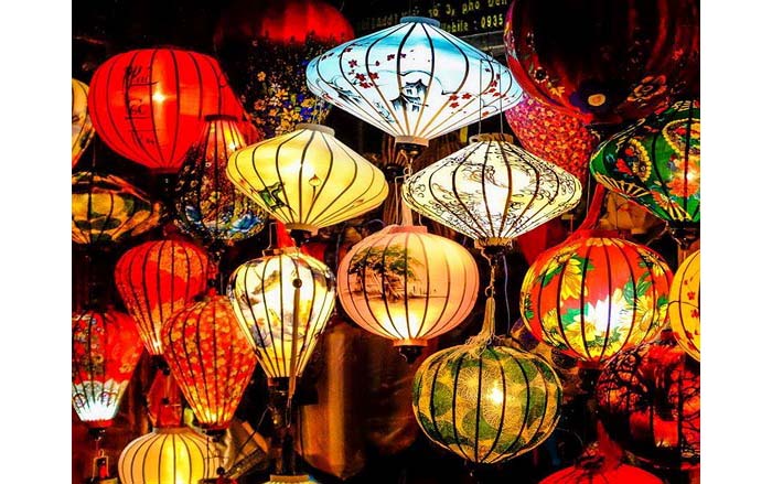 Đèn lồng vải phi 3D với khả năng chống thấm tốt cùng vẻ ngoài bóng, trơn mịn cùng nhiều họa tiết độc đáo, bắt mắt tạo điểm nhấn cực ấn tượng