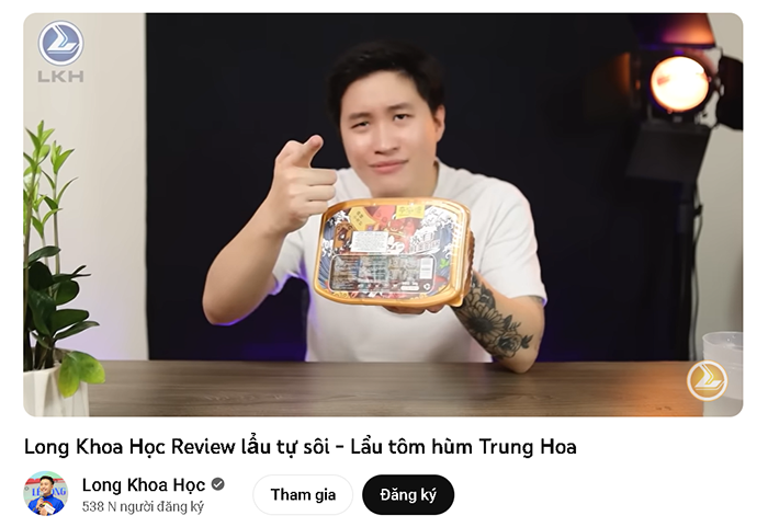 Youtuber nổi tiếng Long Khoa Học review về lẩu tự sôi Trung Quốc