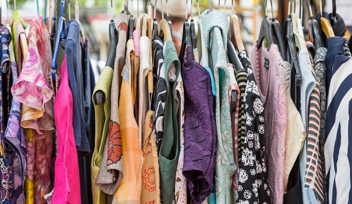 Nhập quần áo hàng xôn từ các chợ đầu mối Việt Nam