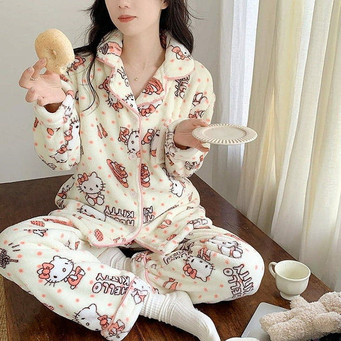 Đồ ngủ Trung Quốc với họa tiết Hello Kitty mang phong cách trẻ trung, dễ thương